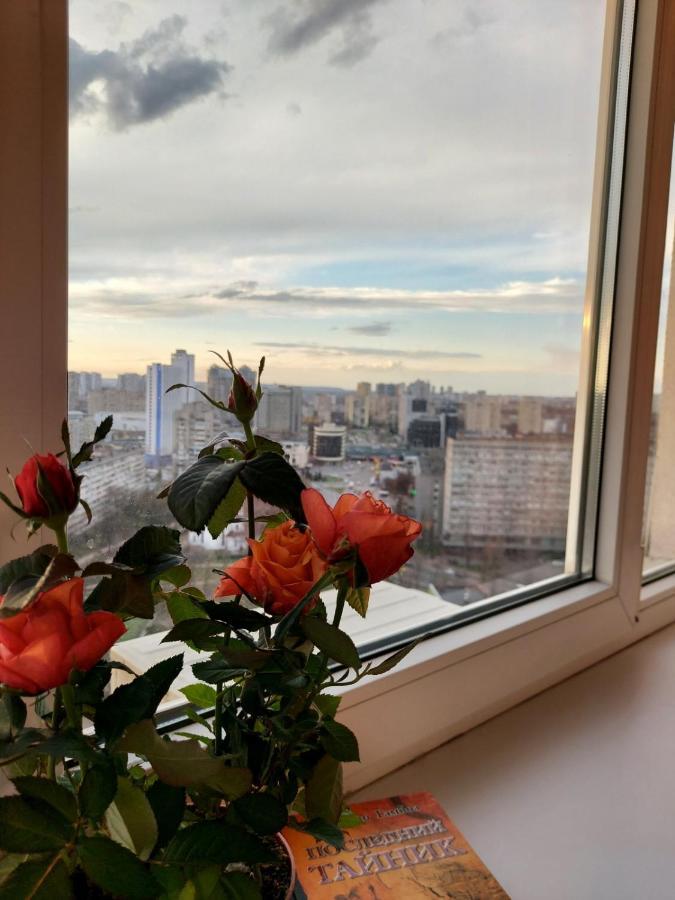 Студія З Неймовірним Краєвидом Біля М Лівобережна Ліфт Інтернет Працює Kiev Ngoại thất bức ảnh